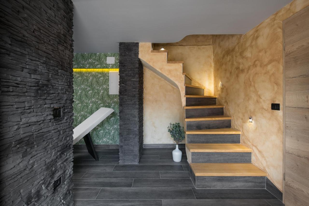 Villa Vesna With Sauna, Hot Tub Potpićan エクステリア 写真