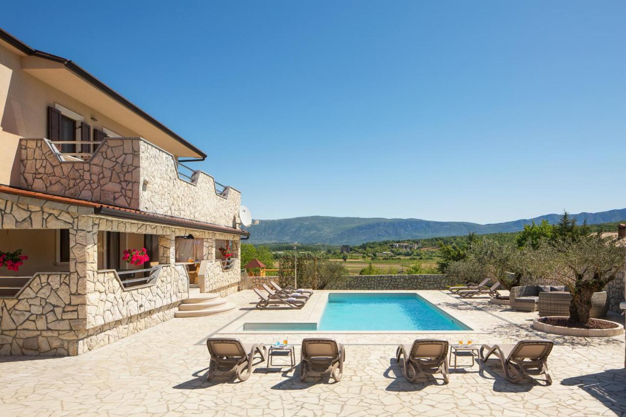 Villa Vesna With Sauna, Hot Tub Potpićan エクステリア 写真