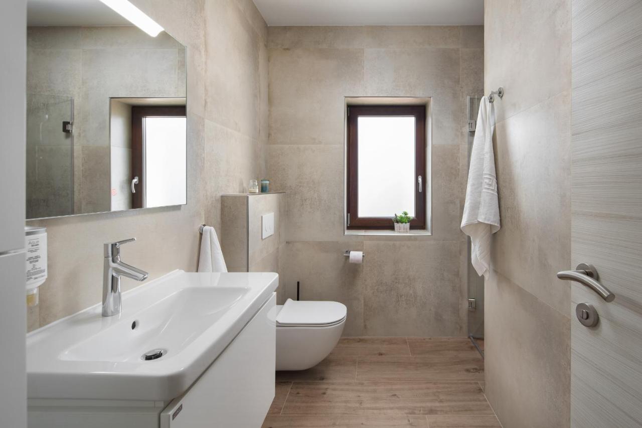 Villa Vesna With Sauna, Hot Tub Potpićan エクステリア 写真