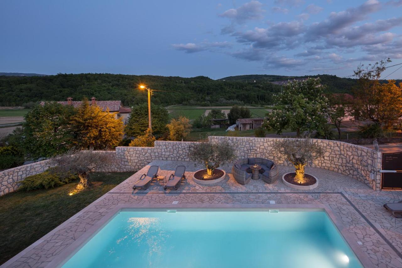 Villa Vesna With Sauna, Hot Tub Potpićan エクステリア 写真
