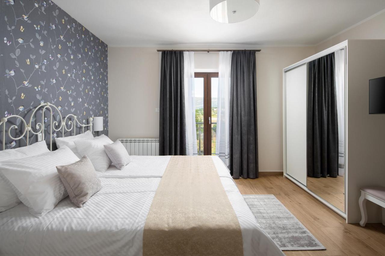 Villa Vesna With Sauna, Hot Tub Potpićan エクステリア 写真