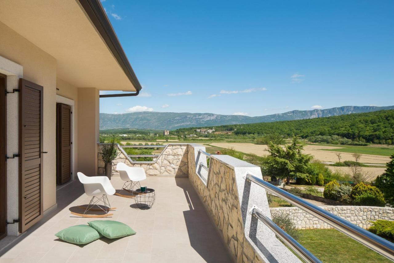 Villa Vesna With Sauna, Hot Tub Potpićan エクステリア 写真