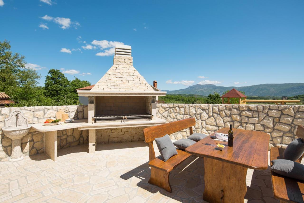 Villa Vesna With Sauna, Hot Tub Potpićan エクステリア 写真