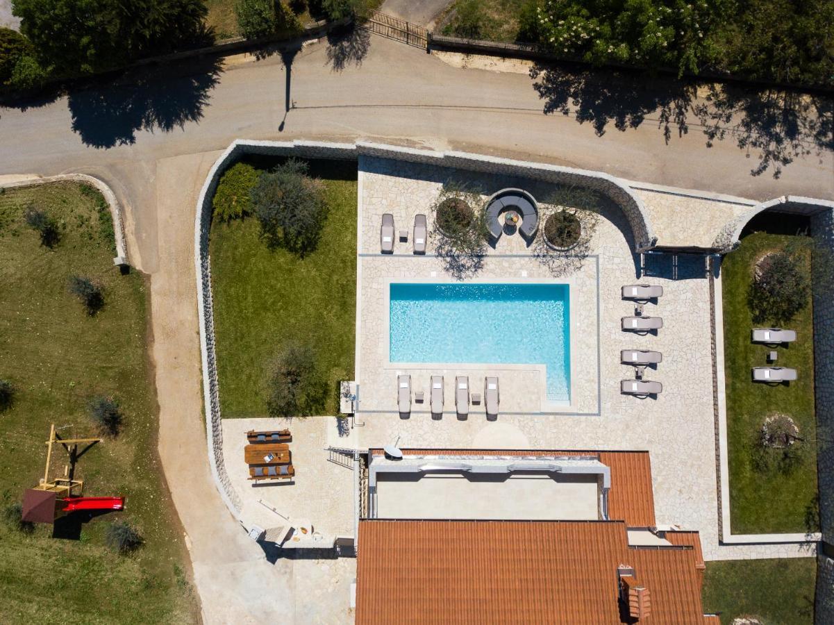 Villa Vesna With Sauna, Hot Tub Potpićan エクステリア 写真